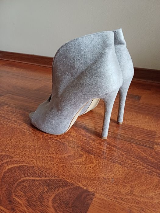 Szare buty szpilki wsuwane. 37