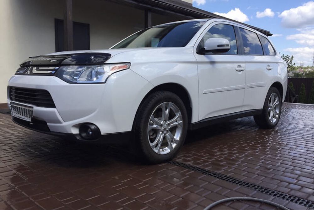 Mitsubishi outleder
