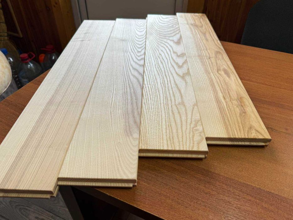 Паркетна підлога з ясеня, стругані пиломатеріали, дошка