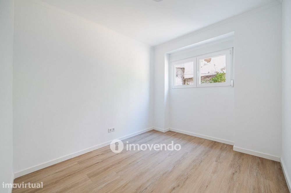 Apartamento T1 remodelado e com cozinha equipada, em Entrecampos