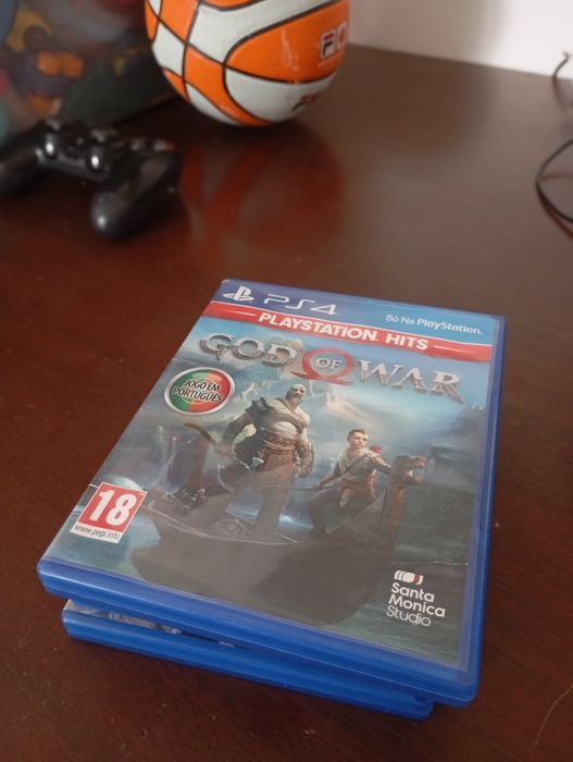 PlayStation 4 + 4 jogos