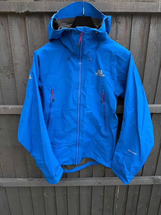 чоловіча куртка Mountain Equipment для похдів дощу та будь якої погоди