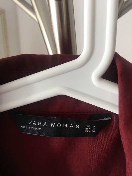 Túnica bordeaux. Zara