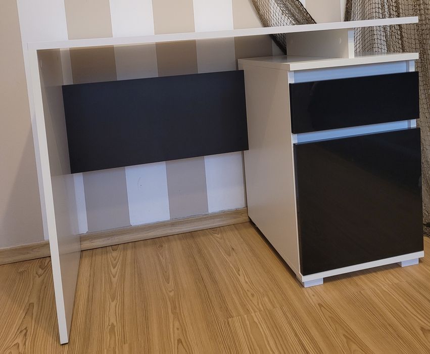 Biurko biało czarne - jak nowe