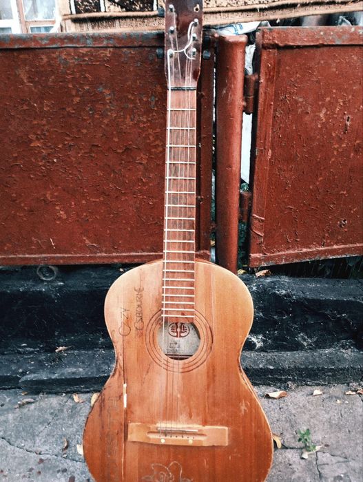 Акустическая гитара времён СССР