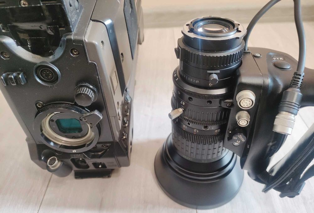Продам JVC GY-X2B видеокамера S-VHS Pro Телевизионная с обьективом Fujinon S16x6,7B12U