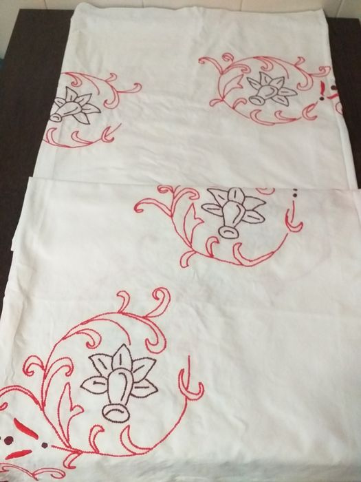 Toalha de mesa antiga bordada 200x225veja zonas DIAS ÚTEIS