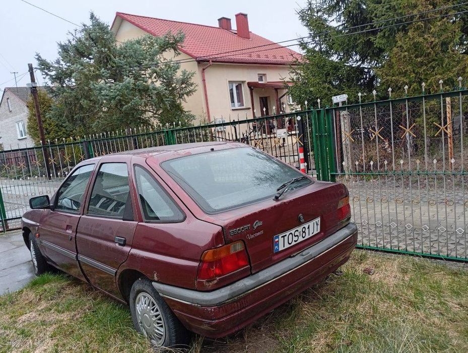 Ford Escort 1.6 benzyna