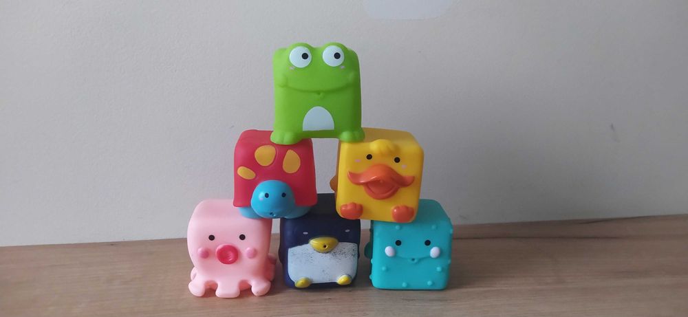 Zwierzątka gumowe kostki sensoryczne do kąpieli 12m+ Smiki Smyk