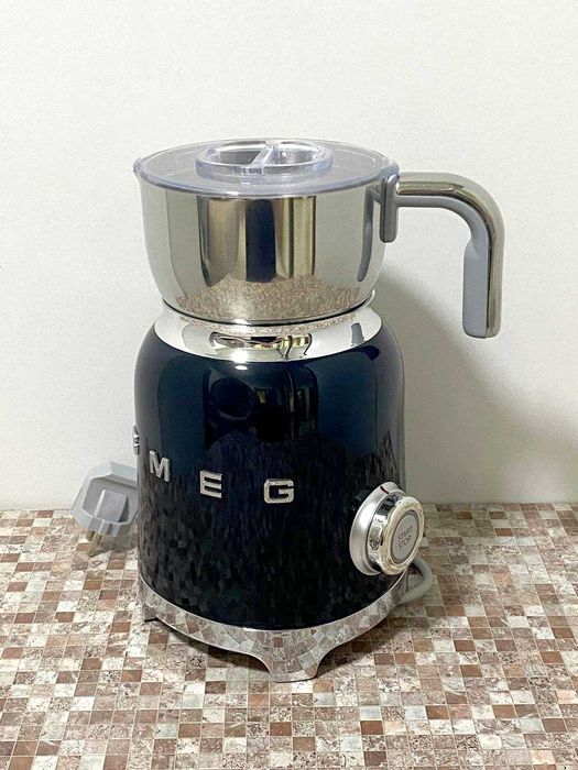 Спінювач для молока "Smeg"