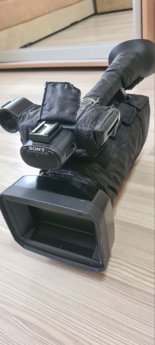 Видеокамера Sony AX2000E