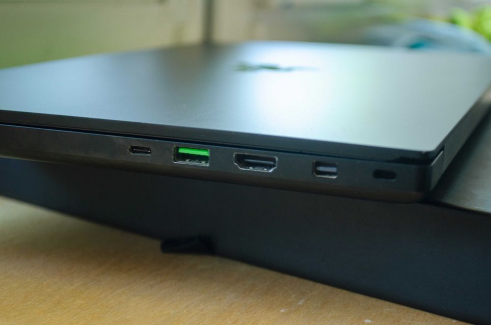 Laptop Razer Blade 15'' i7 | GTX 1060 | NVMe SSD 512GB + 1 TB HDD |