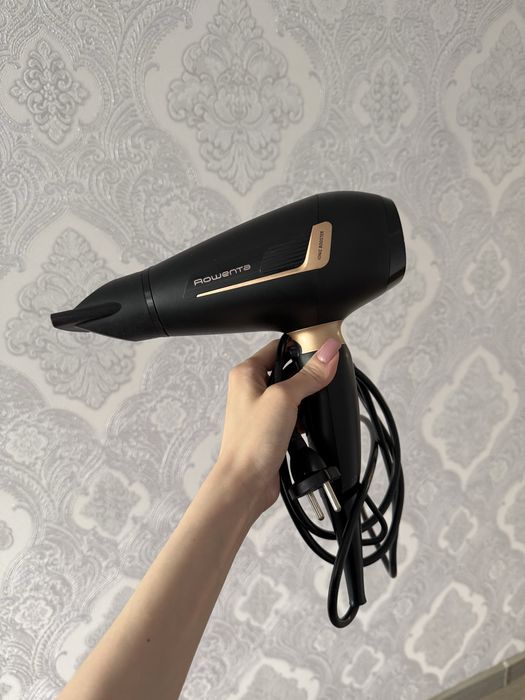 Фен Rowenta , в комплекті всі насадки