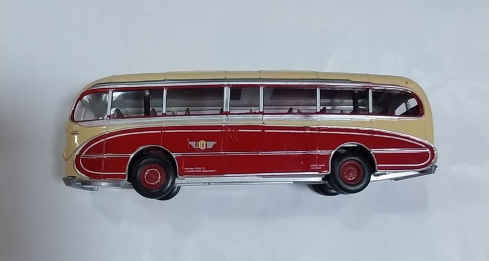 Miniatura de autocarro da Corgi