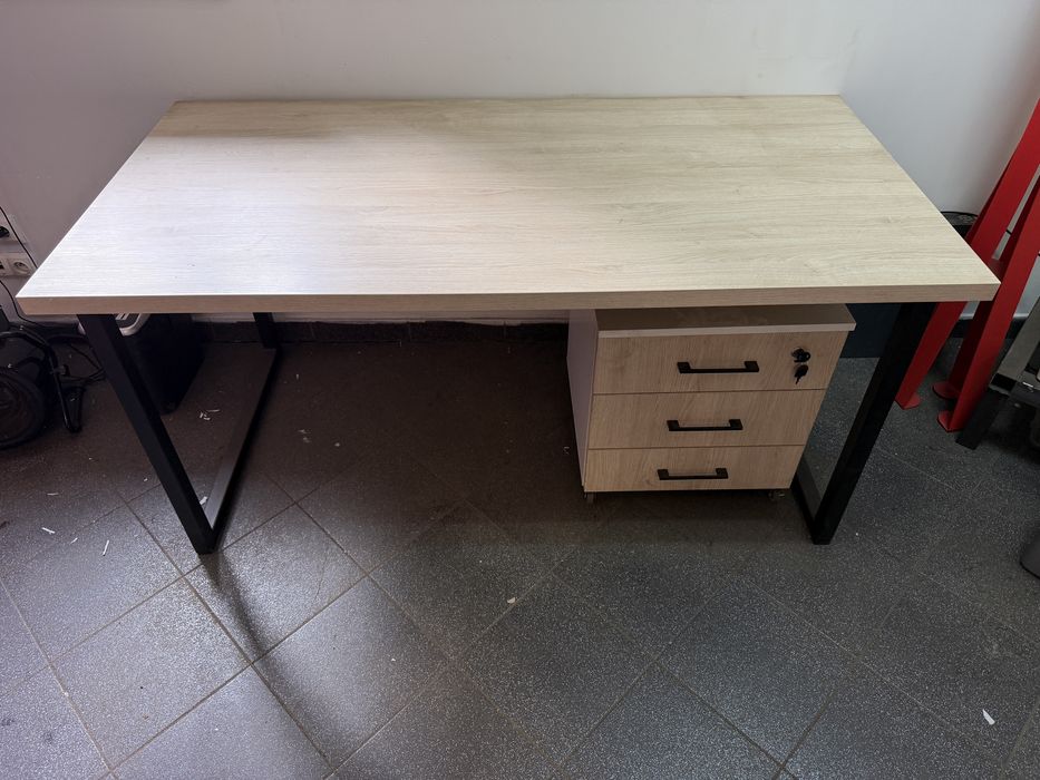 Biurko 160x80 cm jasne