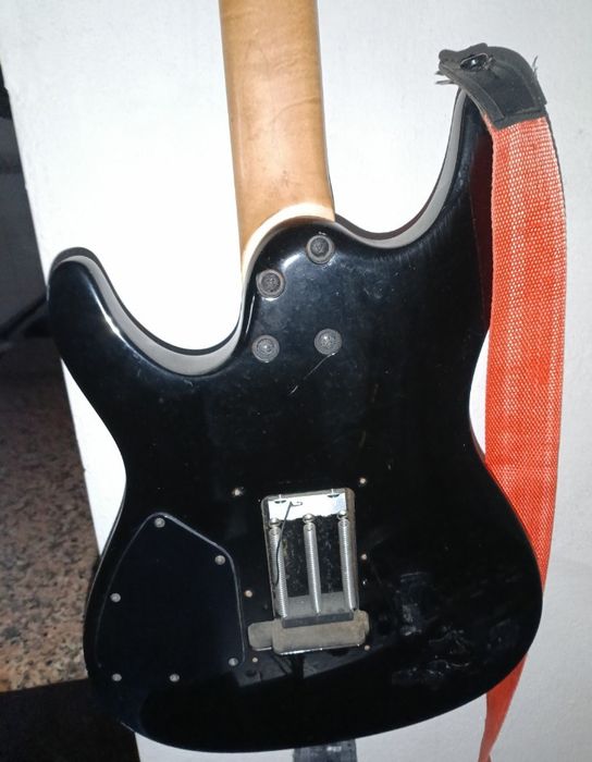 Guitarra elétrica IBANEZ S 270 HSH com Floyd Rose Ibanez