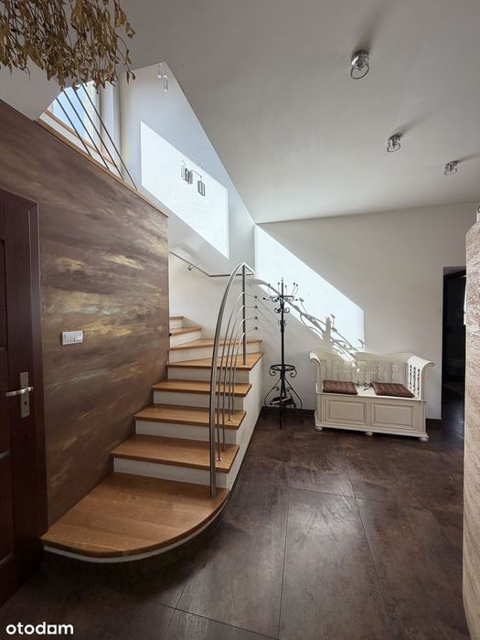 Dom wolnostojący ok. 275 m² działka 840 m² garaż 3-stanowiskowy 56 m²
