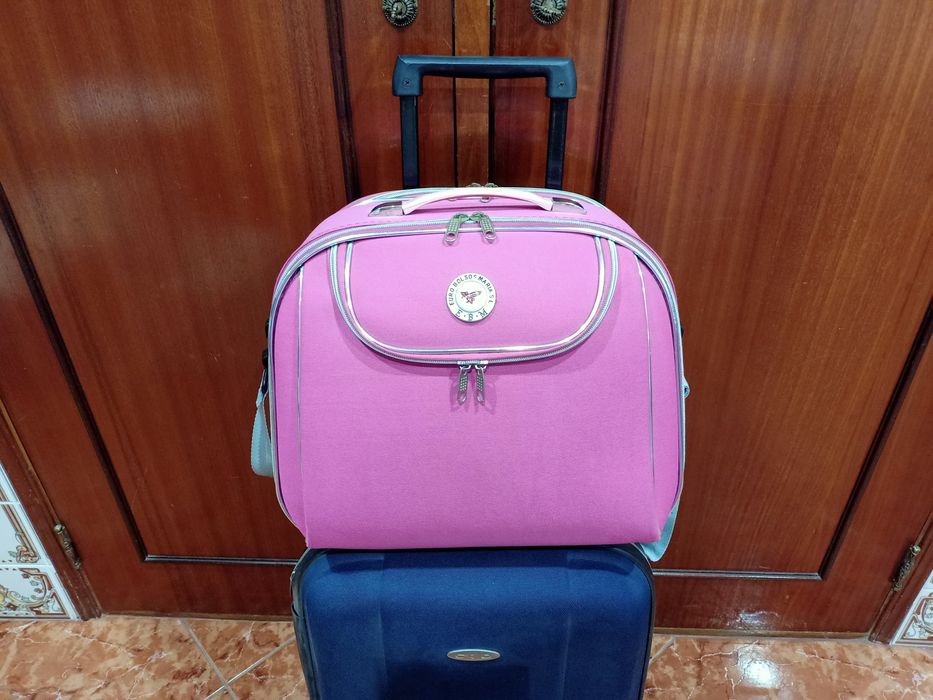 Mala malas neceser tiracolo frasqueira de viagem casa quarto apartamento vivenda carro cozinha escritório gabinete sala.