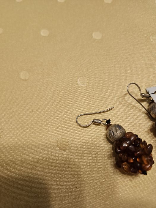 Kolczyki srebrne próba 925 z naturalnymi drobnymi bursztynkami , nowe