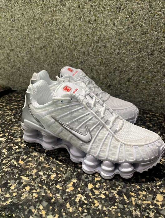 Białe buty sportowe Nike Shox-TL z amortyzacją 39