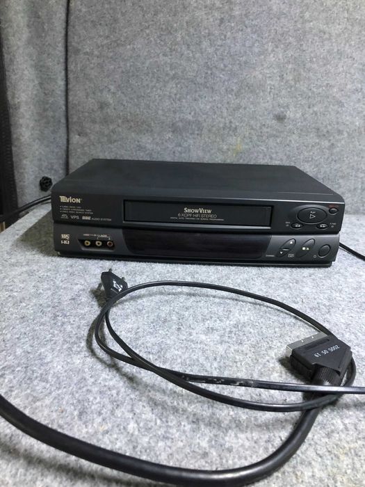 Magnetowid VHS Tevion (model MD 8950)