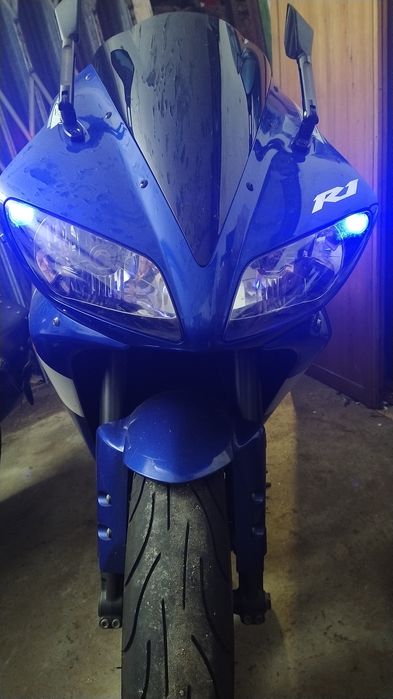 Yamaha  YZF.  R1