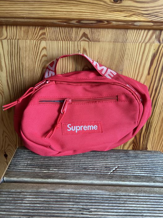 Sprzedam saszetkę, nerkę firmy SUPREMĘ  kolor czerwony.