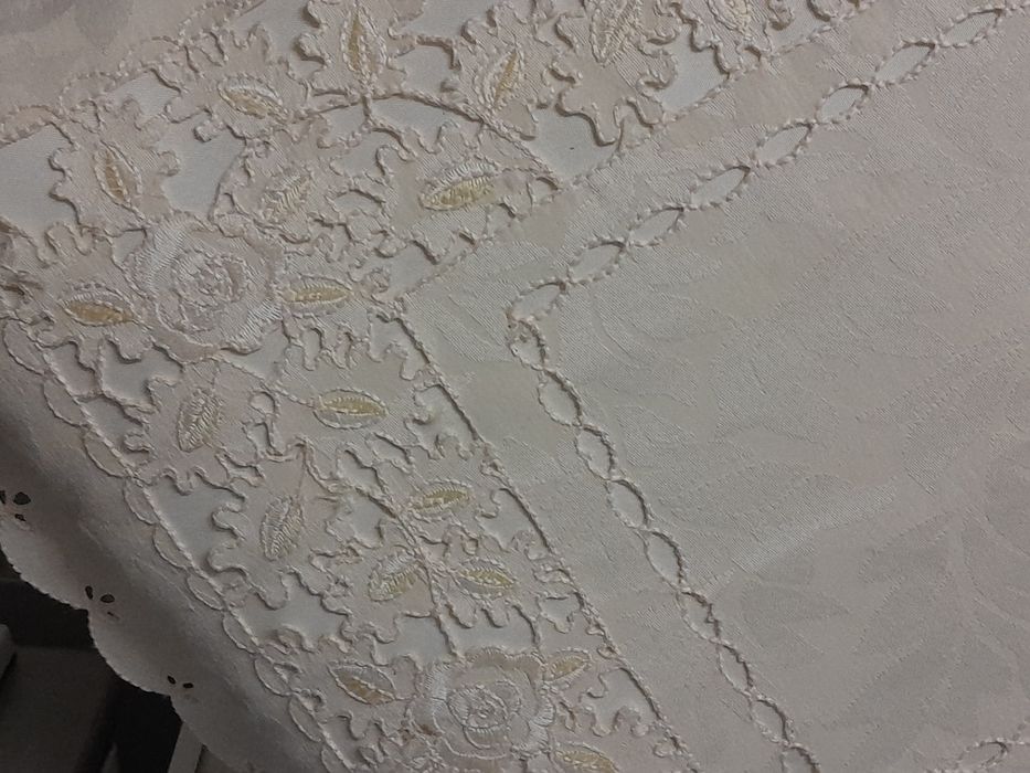 Fronhas de decoração bordadas com fecho