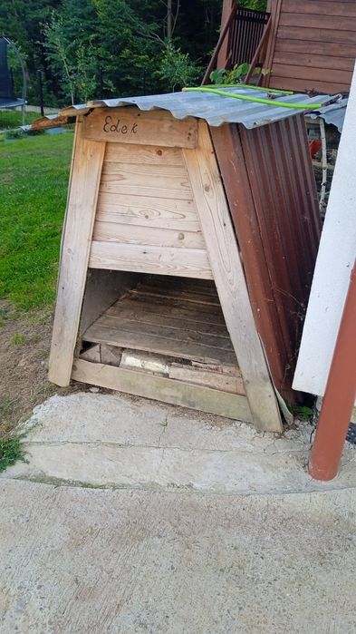 Buda dla psa ocieplona