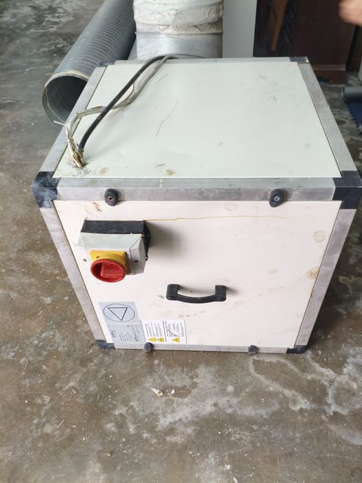 Ventilador industrial e tubos chaminé