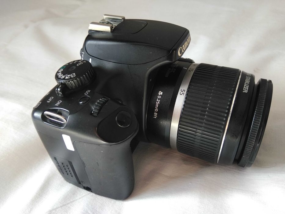 Продам фотоапарат Canon EOS 1000D