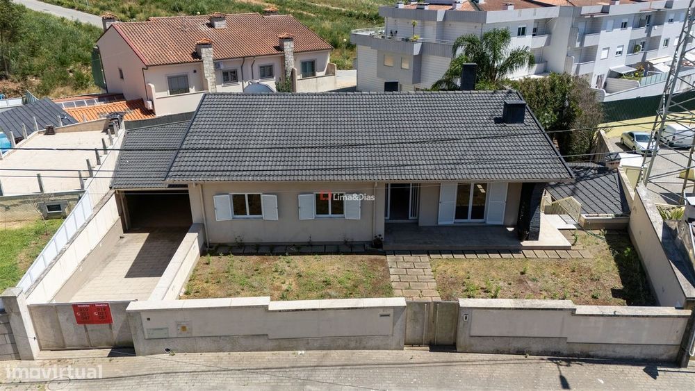 Moradia Isolada T4 Venda em Santa Maria da Feira, Travanca, Sanfins e