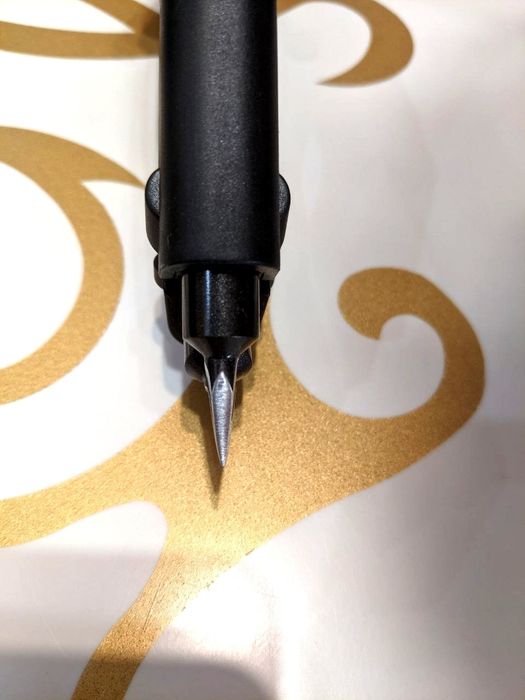 Заточенные щипцы для микронаращивания волос Loof L-601