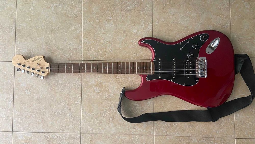Guitarra Elétrica Fender Squier Stratocaster + Amplificador - Como Nova
