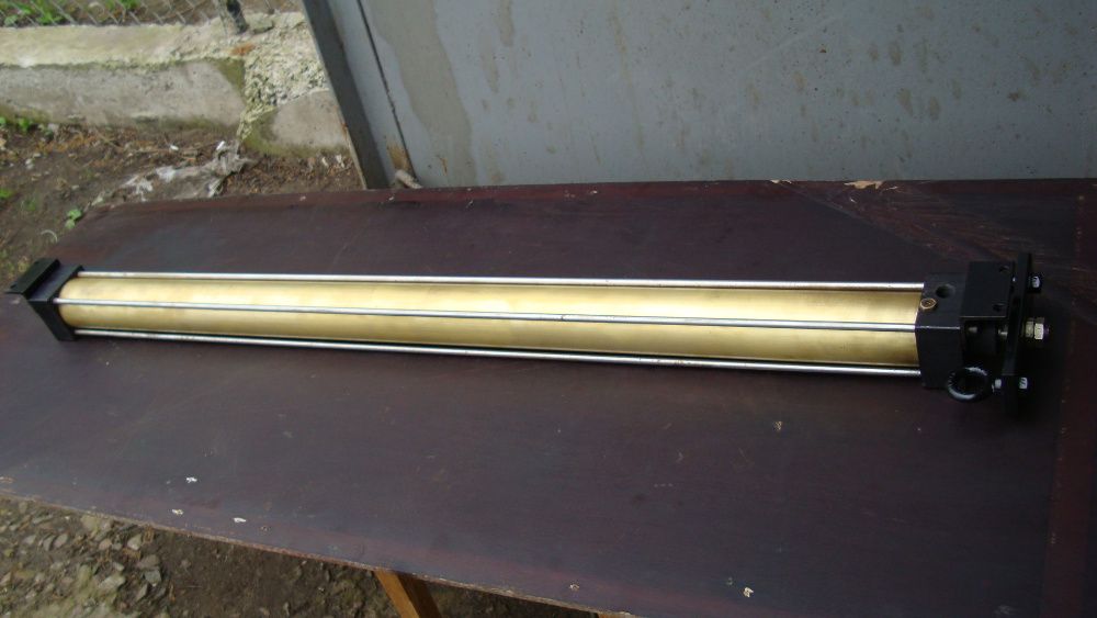 Пневматический цилиндр