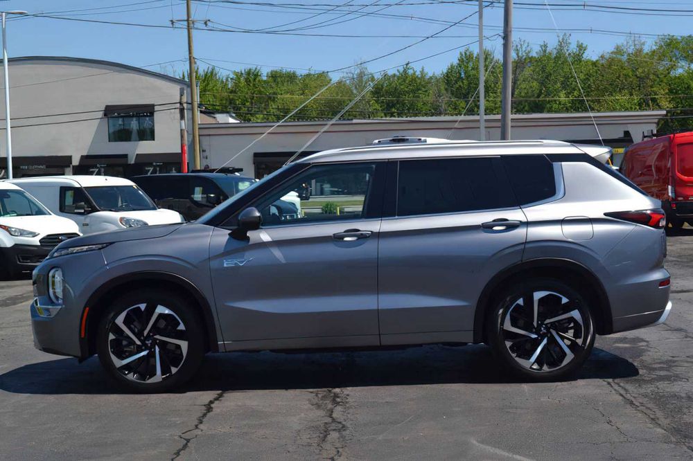 Mitsubishi Outlander PHEV SEL      2023
