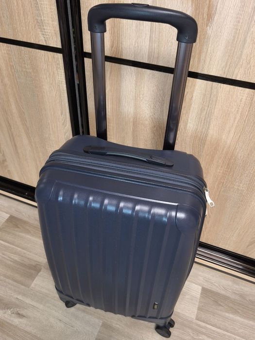 Чемодан большого  размера на колесах, валіза для подорожей в ідеальному стані