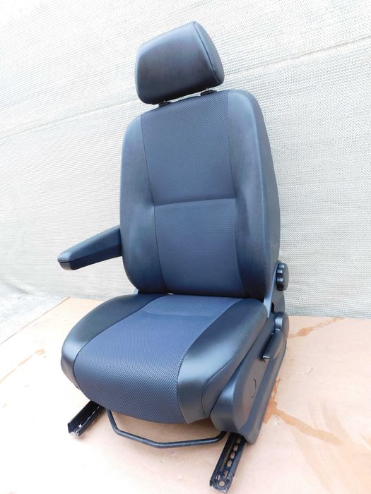 Sprinter 906 VW Crafter fotel kierowcy z podłokietnikiem siedzisko BDB