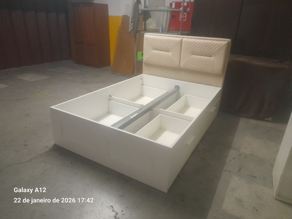 Cama casal Ikea com colchão e cabeceira