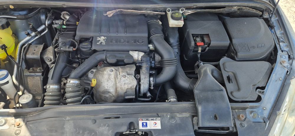 Peugeot 307 110cv 

270.000km

5 Lugares (tem ISOFIX)

Pneus com pouco uso

OFERTA  - Barras de Tejadilho