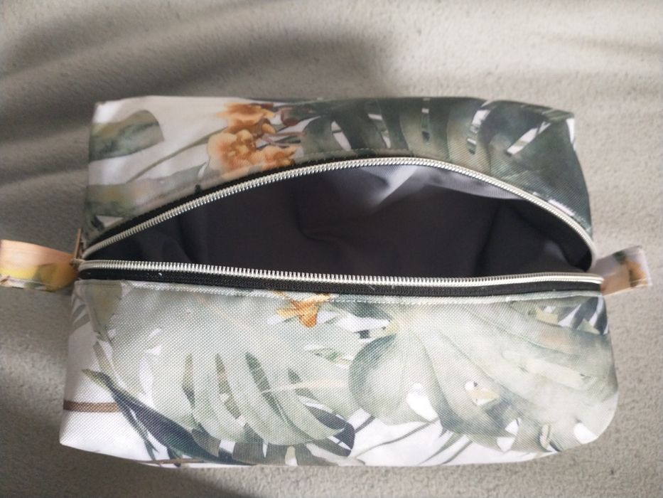 Duża kosmetyczka wodoodporna  Handmade. Prezent. Monstera