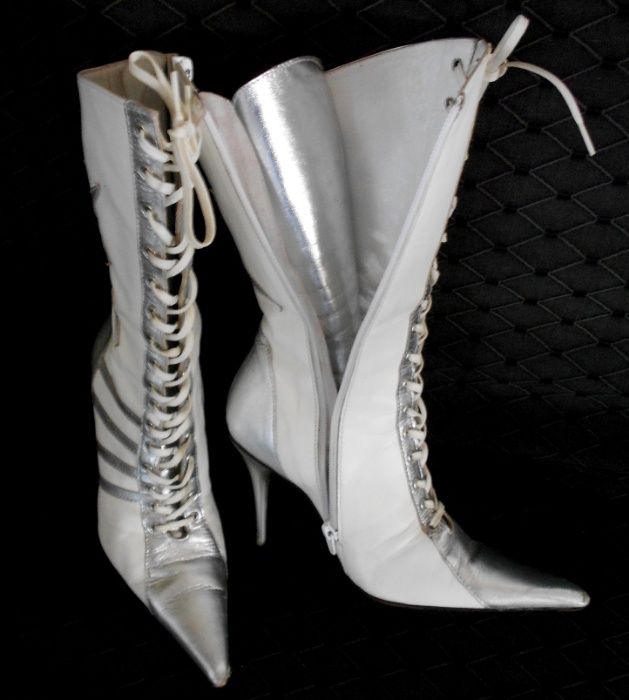 Botas Nº34 em pele Sandro Pinho