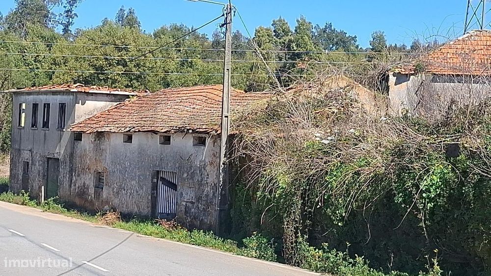 Terreno com ruina para venda em São João de Ver
