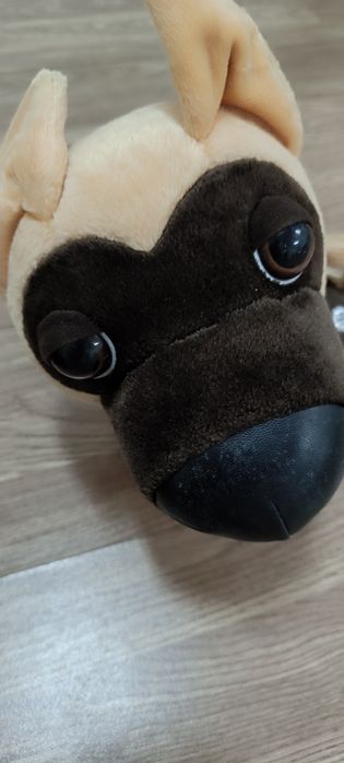 Cão peluche, marca The Dog. Será limpo antes de enviar.