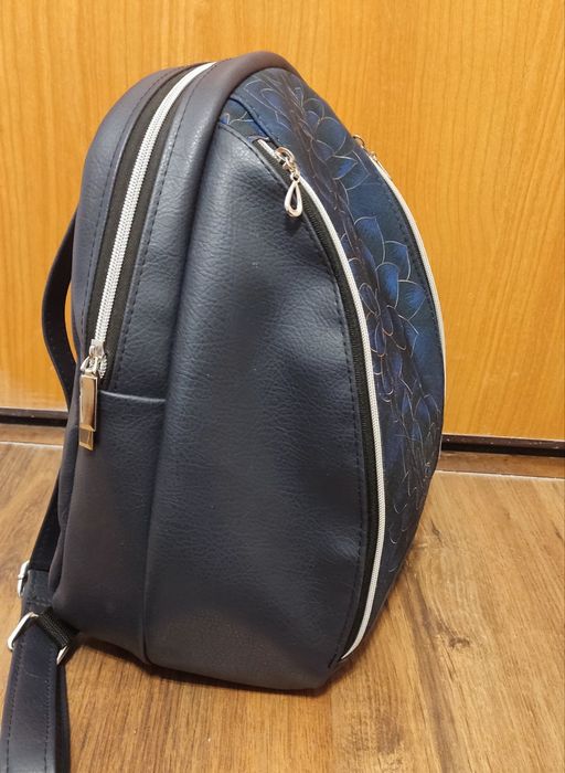 Duży pojemny damski plecak hand made elegancki w granatowe kwiaty goth