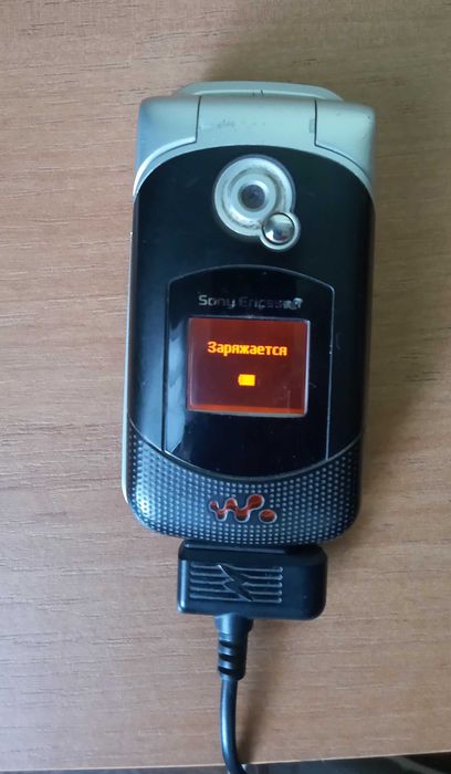 Телефон Sony Ericsson W300i Б/У