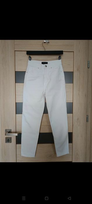 Białe Jeansy Mom Slim
