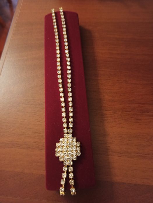 Вінтажні буси на застібці