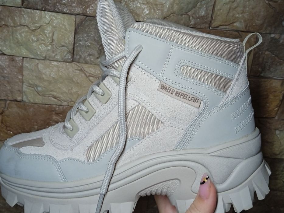Абсолютно нові ботинки Skechers Street Blox