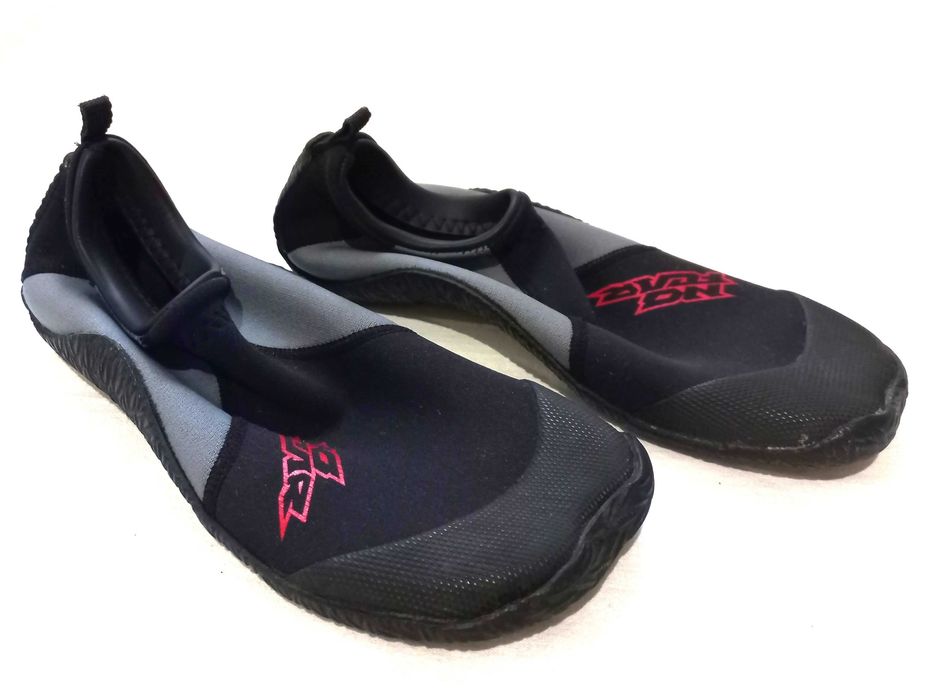 Buty DO WODY neoprenowe r. 36-37,5 czarne Unisex stan bdb